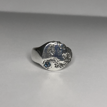 Load image into Gallery viewer, Single Stone Oval Signet Ring